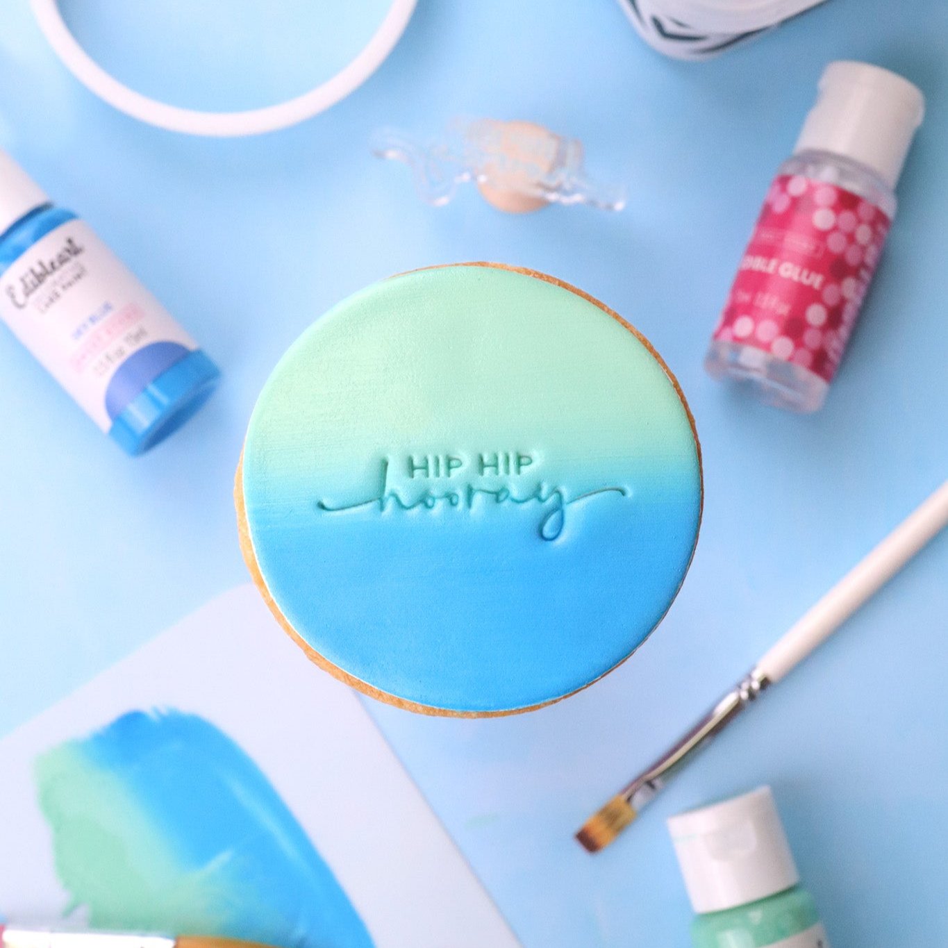 Make The Look - Ombre Stamped Hip Hip Hooray Cookie